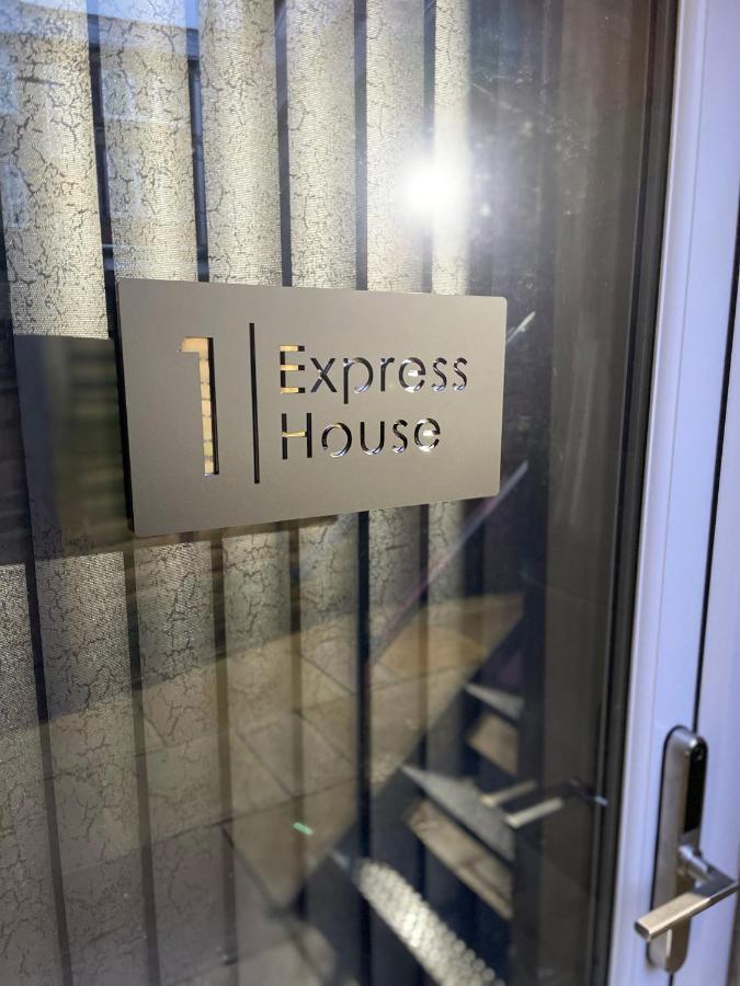 Luxurious 2 Bed Apartment In Heart Of Burnley With Private Parking Exterior foto